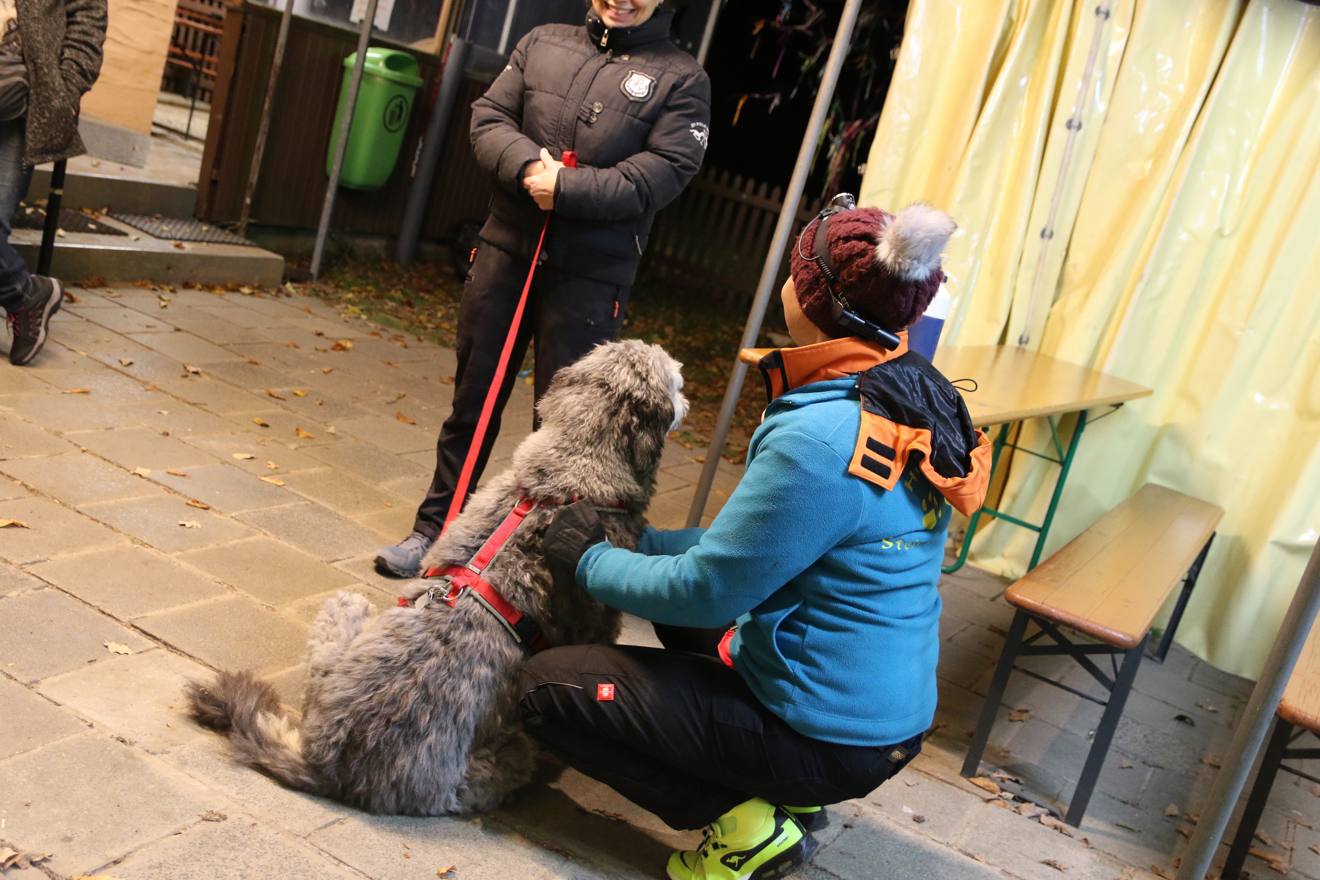 Danke an die Statisten vom Hundeplatz Danke an die Statisten vom Hundeplatz